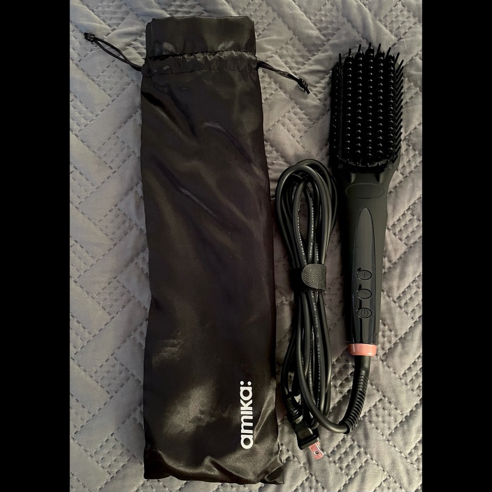 amika Polished Perfection Straightening Brush 1.0